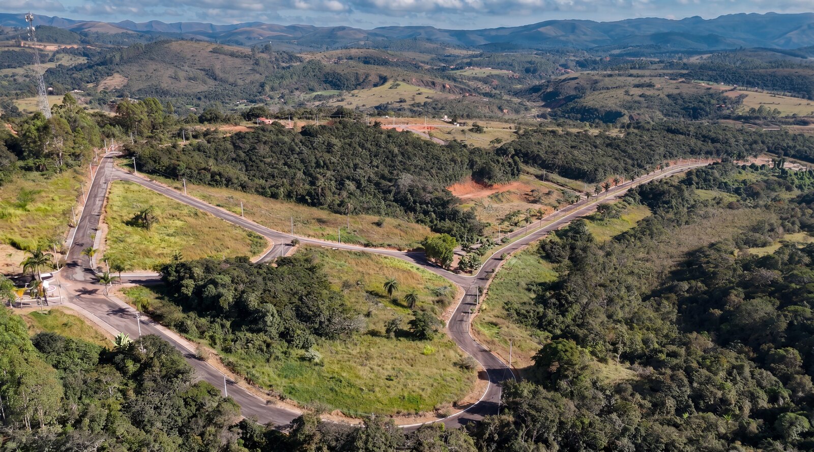 Horizonte de montanhas da região